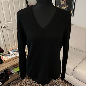 Charter Club Cashmere size M black V-neck sweater